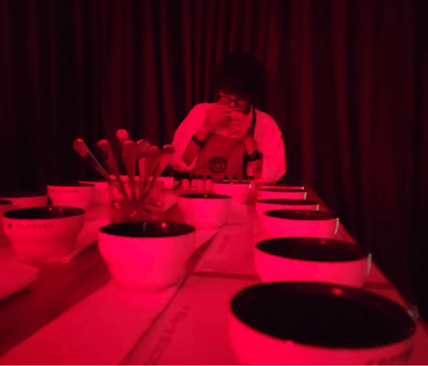 Mesa de triangulación con luz roja